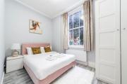 Vibrant 2 BR flat in Victorian house, Earls Court