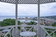 Hummingbird Retreat - Luxury Oceanview Apt, 7-Minute Walk to Beach