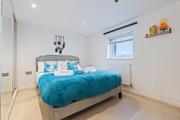 Cosy 1 BED w LOFT Sleeps 6 Close To Stations