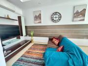 Spacious 1-Bedroom Retreat Cafés, Wine Bars & Old Town at Your Doorstep