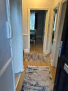 Bright 2 Bedroom Flat Close to City Centre