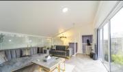 New Modern Stylish Villa Near City Centre Birmingham, with outdoor Hot Tub