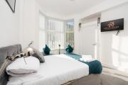Modern 6bedroomall ensuite in Birkenhead Free Parking and Wifi Modern 6bedroomall ensuite in Birkenhead Free Parking and Wifi