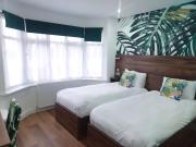 Heathrow Windsor Guest house with Airport parking at 8gbp per night