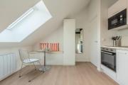 Studio sous les combles côté cour, parking gratuit