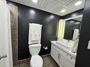 Downtown Studio with Full Kitchen and Bath