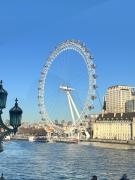 Hyde Park,3 min walk,Family home! 2 Bedrooms & 2 Bathrooms Apartment! Fantastic Location