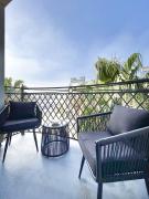 Golden Coast Living, Spacious 3BD 3BA Near the Water!