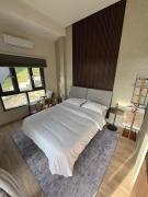 Modern Room with Outdoor Kitchen, Roofdeck Near White Beach