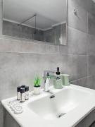 Spacious apt for 5 guests next to Acropolis&metro