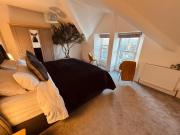 Lolas Loft with Lake Views - Central Bowness - Pet Friendly