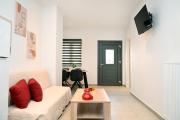 Noa Syros 1 minute away from Square Free Parking