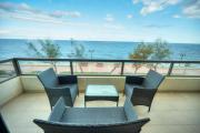 Luxury & spacious 3 bedroom seafront, balcony YHAI1-1