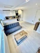 2 Bed Flat - Sleeps 5 - Parking - Wifi