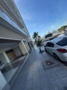 La costa y Guemes , frente al mar