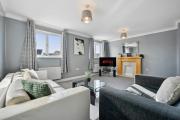 Hampton - 5 beds, 2 bathroom, Garden, Free Parking Hampton - 5 beds, 2 bathroom, Garden, Free Parking