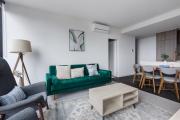 Modern Nomads Trendy 2BR Melbourne Central Skyline Near Station