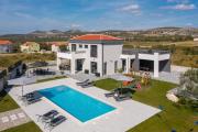 Villa Lacus in Vrana with pool
