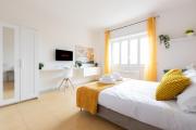 Domvs Clavdia - 7min to Colosseum by Metro, Station under apt, Roma, 6pax, A-C