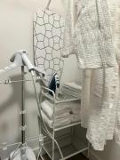 Resort style 1 King and Twin Apt w Gym Pool Hot Tub