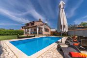 Villa Mia & Iva for 6 plus 2 people near Poreč with private pool & kids playground - pet friendly