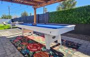 5 Bdr 4 Bth Walk to Old Town 12 min Airport POOL table