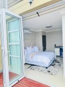 The Holiday House Harties