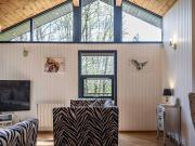 Luxury Cabin With Hot Tub, Sauna & Outdoor Dining Luxury Cabin With Hot Tub, Sauna & Outdoor Dining