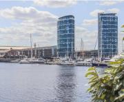 Marina Point East in Kent Sleeps 4 with Parking