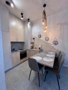 Riverside 1BR Apartment