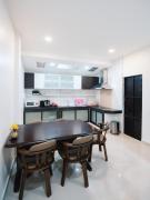 Top Sathani Khlong Rian Top Sathani Khlong Rian