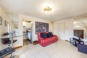 1-BR Flat with Easy Tube Access Nine Elms