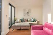 Modern Kensington 3-bedroom apartment with garden