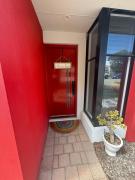 Décembre House - 24hrs Self Check-in shared home-style accommodation in Belmont Central