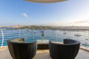 Seaview Luxury 3Br Apartment in Sliema