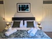 Theatre Severn Town House, Parking & Quarry Views