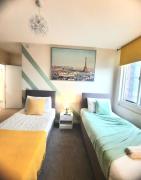 Comfy lower ground home in Leeds Comfy lower ground home in Leeds