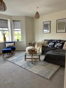 Modern 2 bed Flat & parking - York Centre