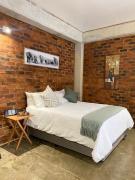 The Nook at Maboneng -24hr security, WiFi, cozy home