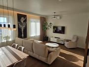 Panoramic balcony 3BD apt with king bed