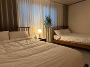 8-capacity # 3 rooms # 4 queen beds # 10 minutes on foot from Busan Station # Wood tone # Emotional interior # Netflix