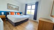 Cool Dockland Apt, sleeps 5, with parking