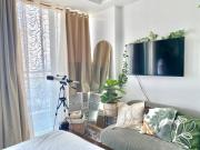 Azure Urban Resort by Melrose Avenue