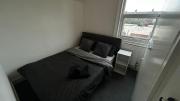 Double Bed - Fast WiFi - Free Parking - 1 Bedroom in 4 Bedroom House PS2 Double Bed - Fast WiFi - Free Parking - 1 Bedroom in 4 Bedroom House PS2