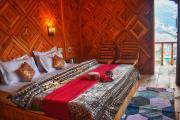 Rustic wood house - A village home stay in Jibhi Valley