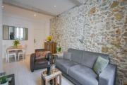 VIEUX MURS - Brand new flat for 4, AC, WIFI center old Antibes