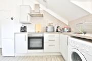 1 Bed Flat with Super King Bed Near Cardiff City Centre 1 Bed Flat with Super King Bed Near Cardiff City Centre