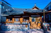 Yeoyeoje - Hanok Accommodation with the atmosphere of Hwaseong Fortress Road in Suwon, a UNESCO World Heritage