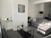 Cosy 2-Bed Home - Central Location - Train Station Cosy 2-Bed Home - Central Location - Train Station