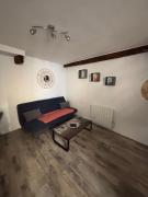 Hypercentre, proche halage et rue principale